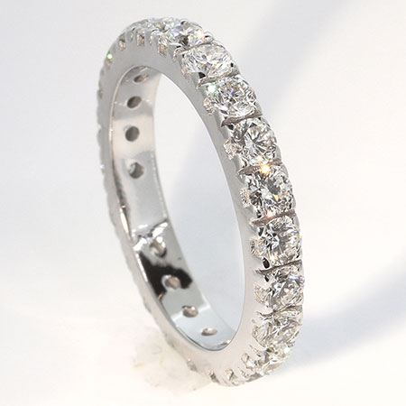 18K White Gold Band : 2.00 cttw Diamonds