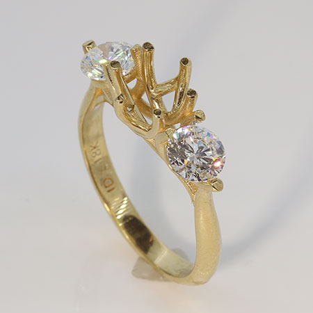 18K Yellow Gold Three Stone Setting : 1.00 cttw Diamonds