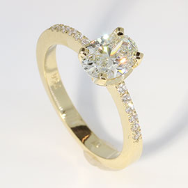 18K Yellow Gold Multi Stone Ring : 1.00 cttw Diamonds