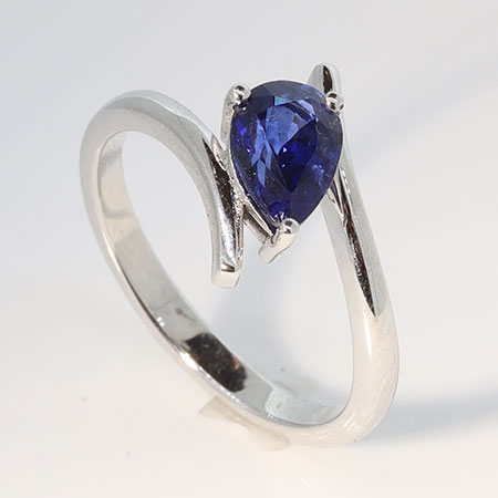 14K White Gold Solitaire Ring : 1.00 ct Sapphire