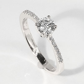 18K White Gold Multi Stone Ring : 0.60 cttw Diamonds